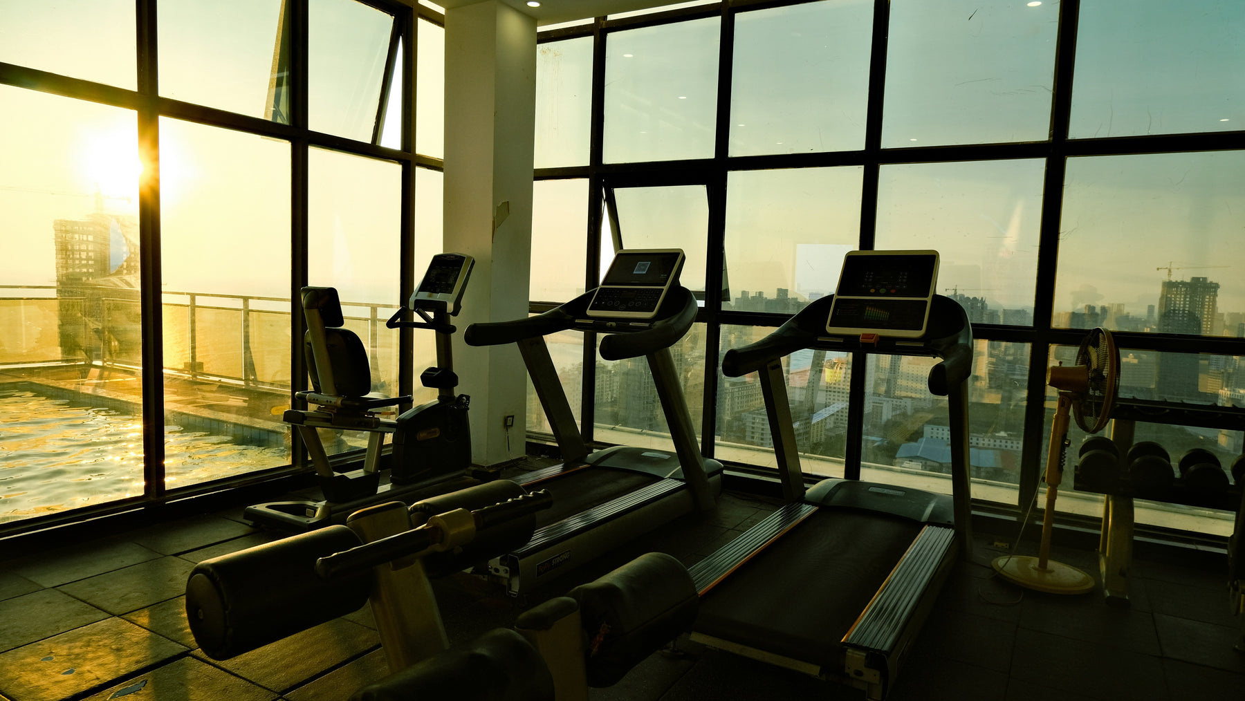 Curved Treadmill vs Flat Treadmill: Which Is Better?