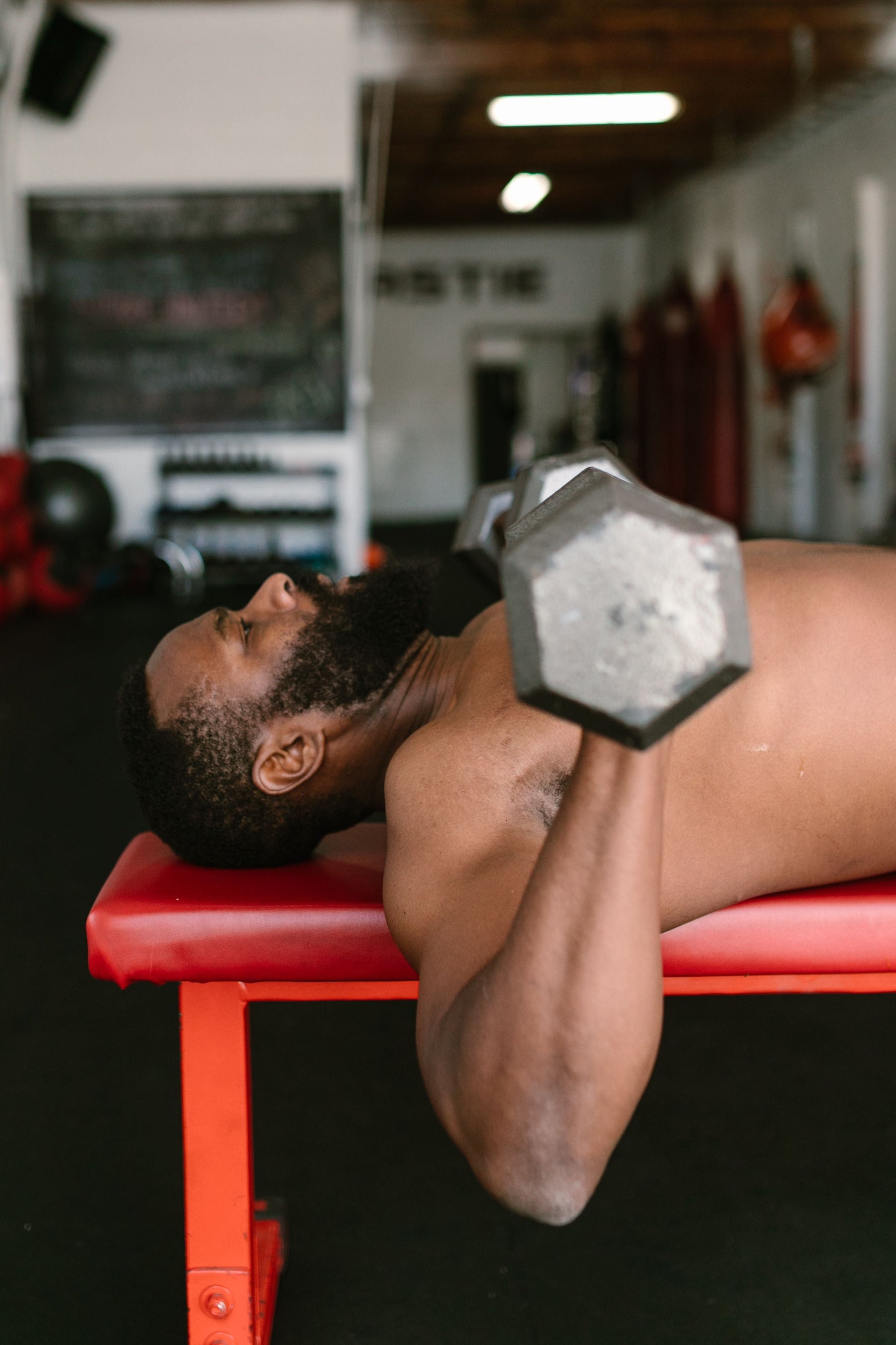 Flat Bench vs Adjustable Bench: Which for Your Home Gym?