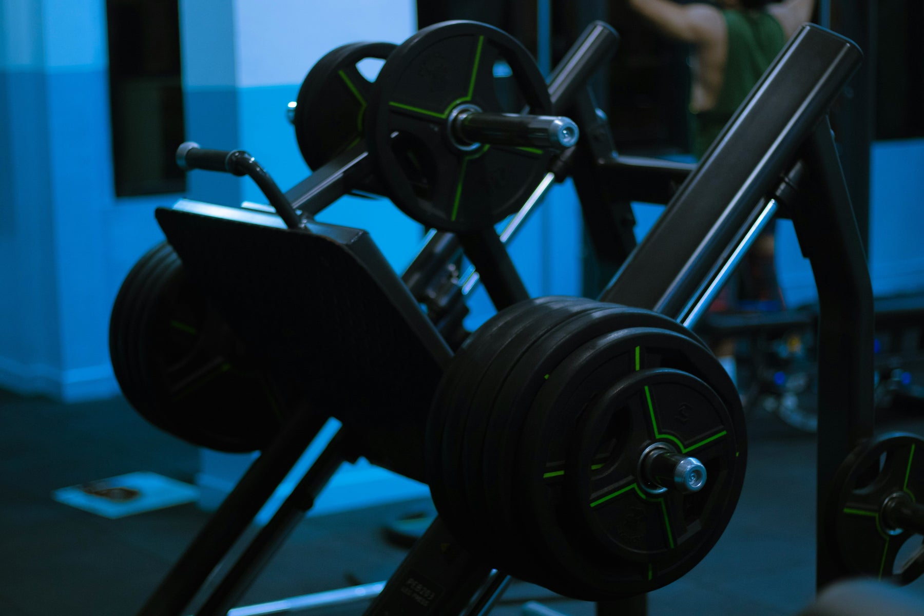 Leg Press vs Hack Squat: Which Machine for Your Home Gym?