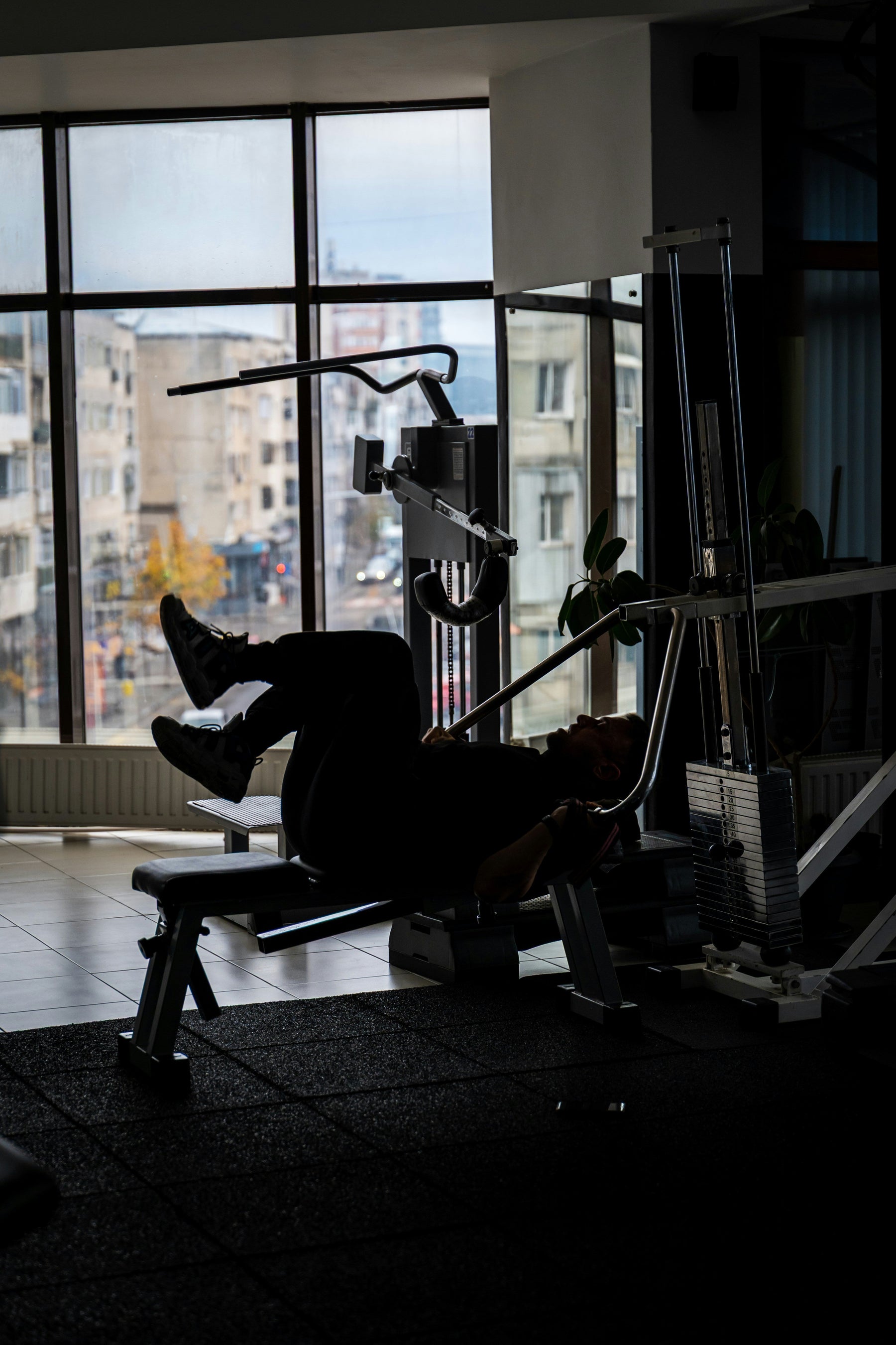 Chest Press Machine vs Bench Press: Which Is Better?